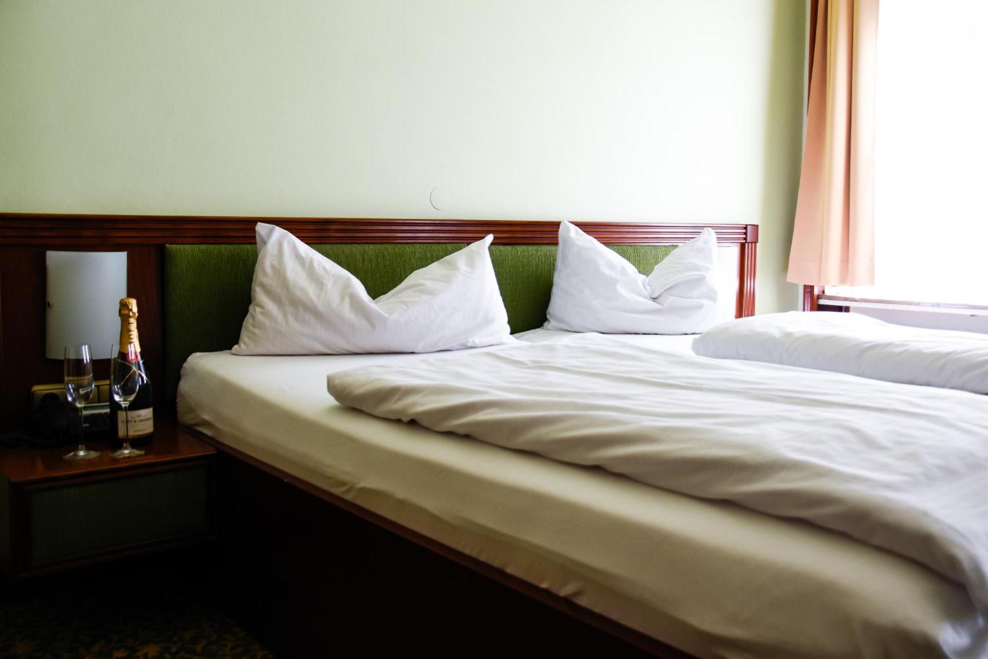 Parkhotel Цирндорф Екстериор снимка