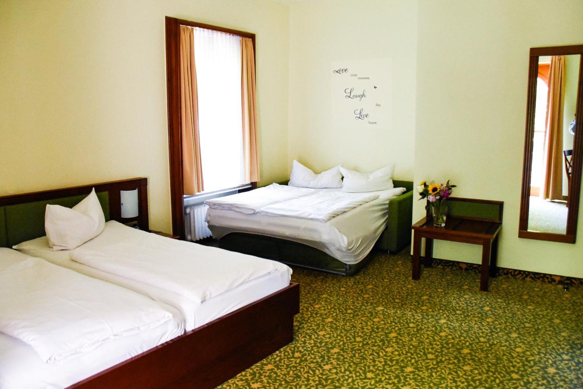 Parkhotel Цирндорф Екстериор снимка