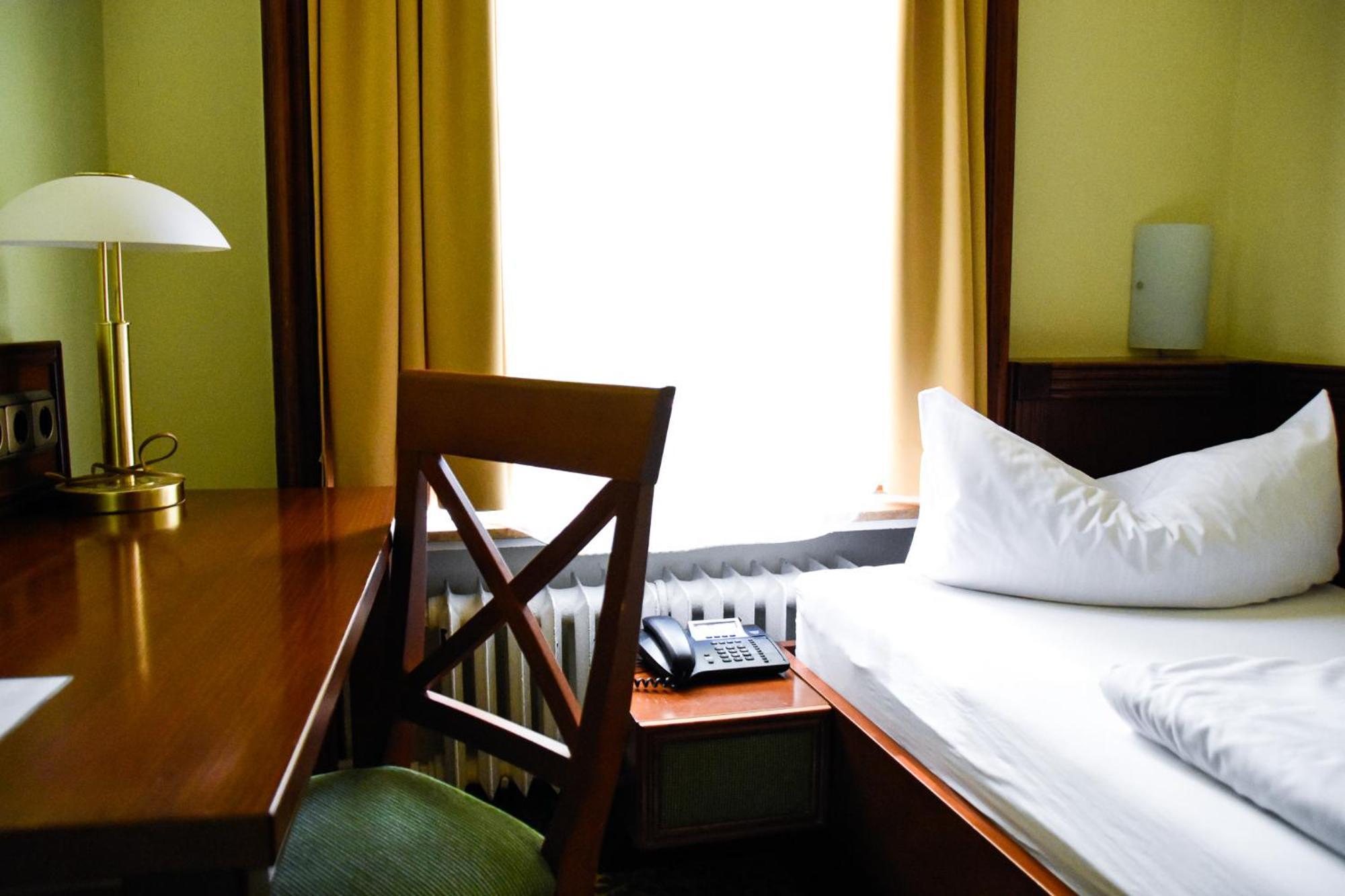 Parkhotel Цирндорф Екстериор снимка