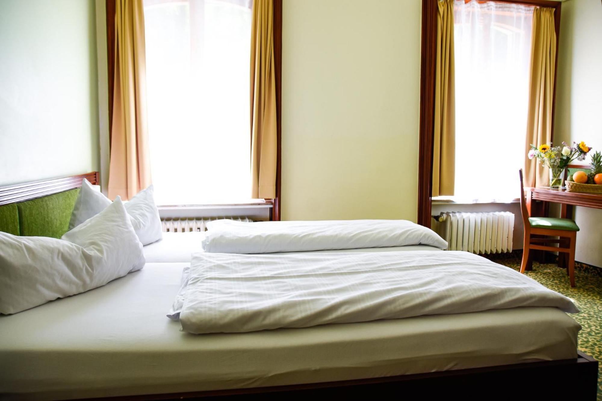 Parkhotel Цирндорф Екстериор снимка