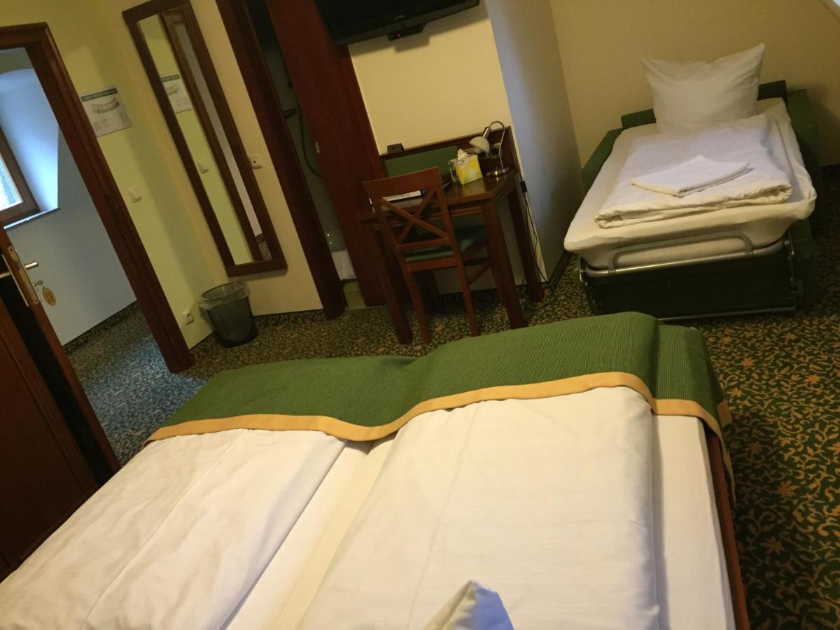 Parkhotel Цирндорф Екстериор снимка